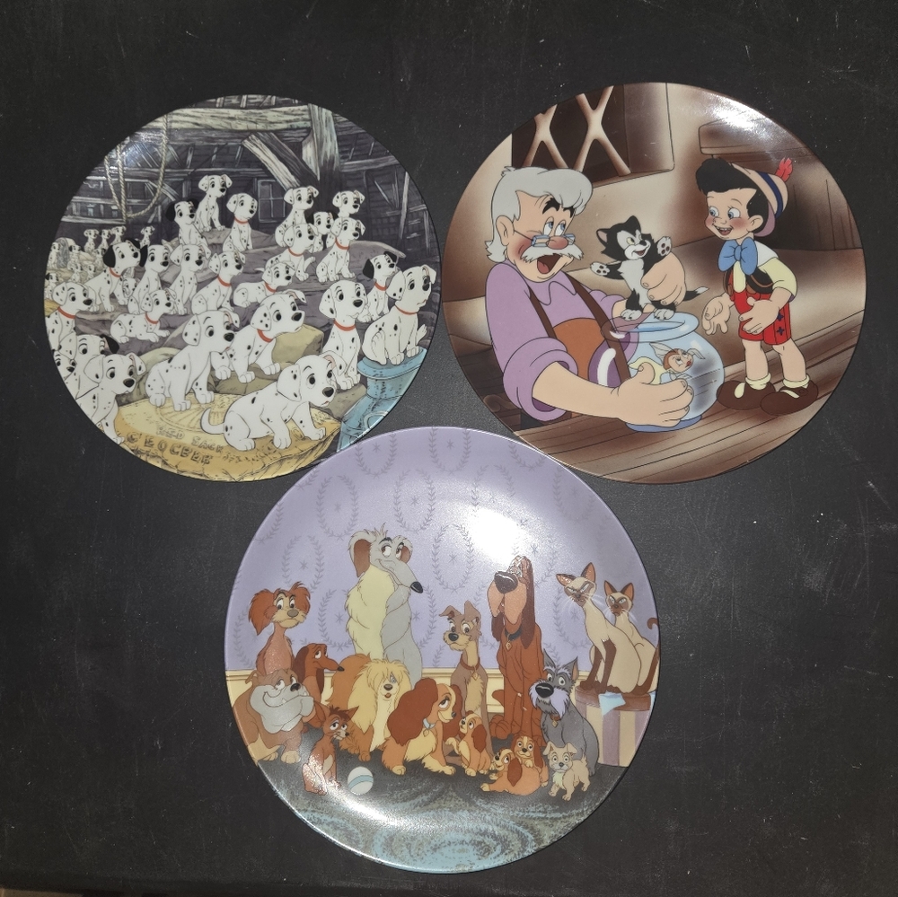 3x Disney collector plats great condition